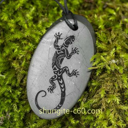 good-luck-lizard-stone-pendant